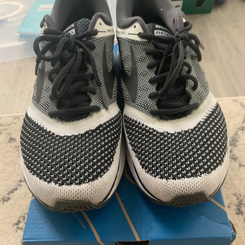 Brooks Revel sz  10